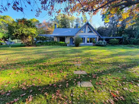 Lote en Martindale C.C. 1900m2 con pileta, casa a demoler