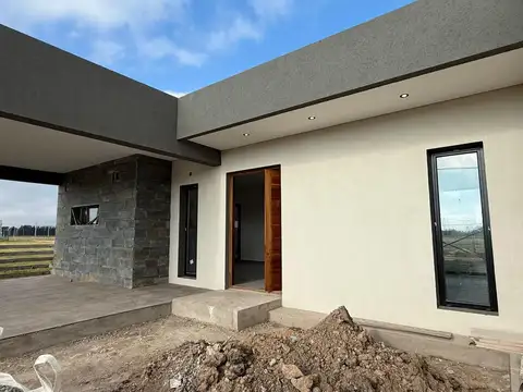 Venta casa pileta - Fincas de San Vicente Joven permuta 