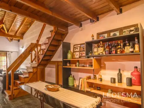 CASA EN VENTA 5 AMBIENTES CON GARAGE CUBIERTO