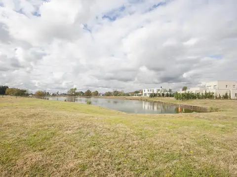 LOTE  EN BARRIO CHACRAS DE LA RESERVA