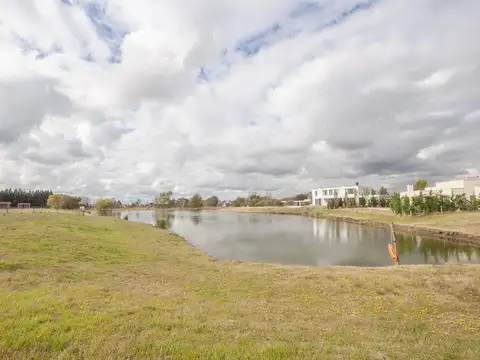 LOTE  EN BARRIO CHACRAS DE LA RESERVA