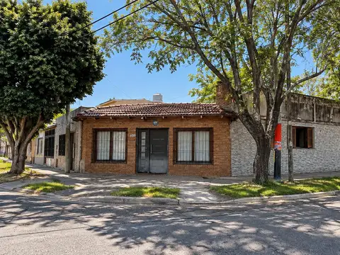 Esquina en barrio belgrano a metros de la avenida