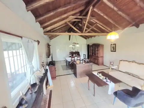 Casa 5 ambientes con 2 baños