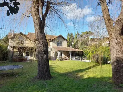 Casa en Alquiler Temporal con 2 cocheras