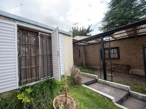 Casa 6 ambientes con 2 baños