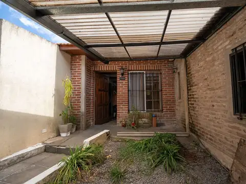 CASA EN VENTA VILLA ELISA 4 DORMITORIOS COCHERA
