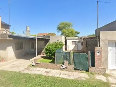 VENTA - 2 Casas 1 y 2 dormitorios, Galeria, patio, buena ubicacion y zona