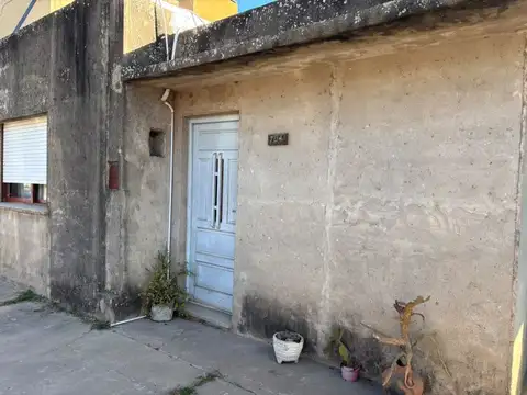 Casa 3 ambientes con 1 baño
