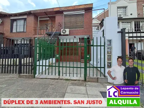 DÚPLEX  DE 3 AMBIENTES CON COCHERA EN SAN JUSTO. AL FRENTE Y EN PLANTA BAJA. SIN EXPENSAS.