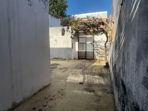 OPORTUNIDAD! Casa en lote propio de 248 m2