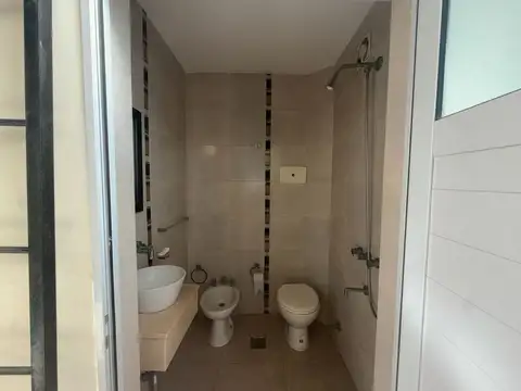 OPORTUNIDAD! Casa en lote propio de 248 m2