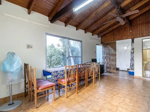 Casa en Venta con 3 cocheras
