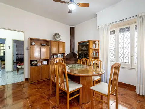 Casa en venta Malaver, TRES AMBIENTES, PARQUE, QUINCHO , PARRILLA,  COCHERAS, APTO CREDITO