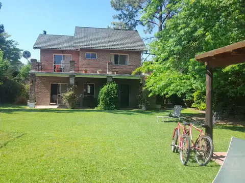 Casa en Venta con 2 cocheras