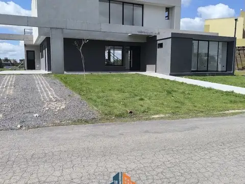 Venta Casa a Laguna 4 Habitaciones Horizontes al Sur 15500