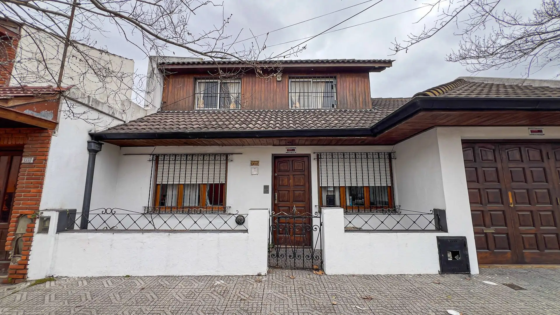 VENTA CASA 4 AMBIENTES DON BOSCO COCHERA Y JARDIN