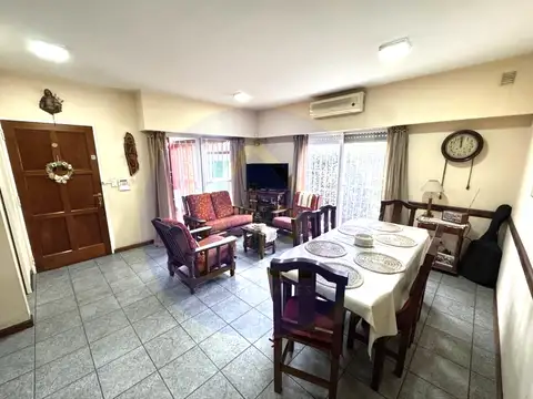 Depto Tipo Casa en Venta en Versalles, USD 229.000