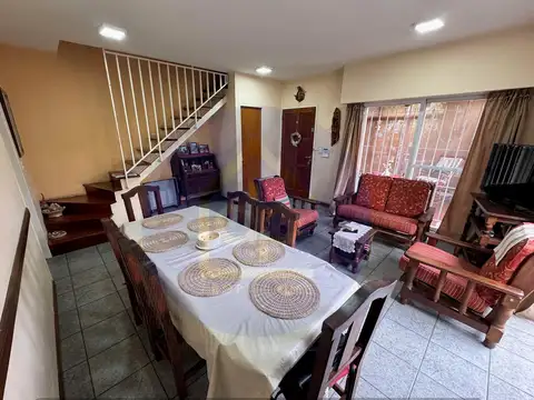 Depto Tipo Casa en Venta con 1 cocheras