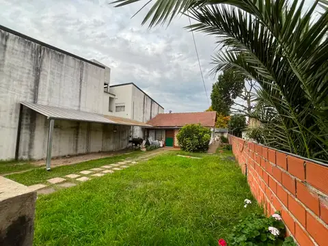 Casa 6 ambientes con 2 baños