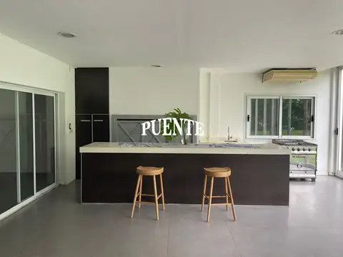 Casa 6 ambientes con 3 baños