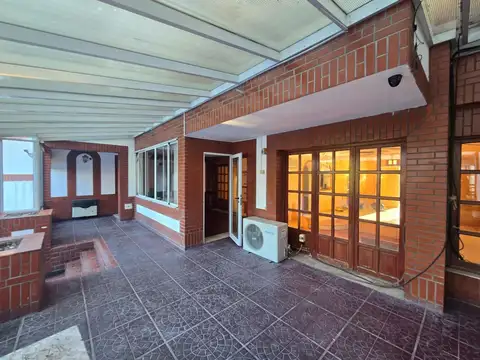 Casa 12 ambientes con 4 baños
