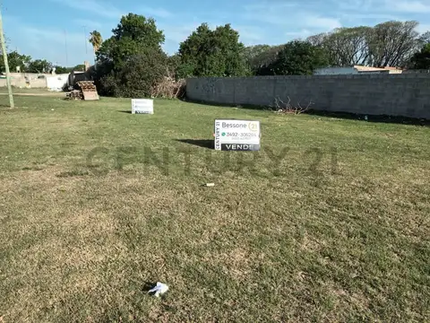 Av. Ernesto Salva 1000, Piso 0