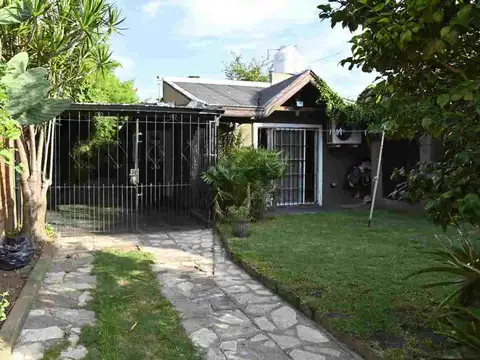 Casa 5 ambientes con 1 baño