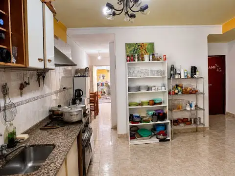 Casa 4 ambientes con 2 baños