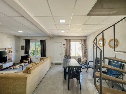Casa 6 ambientes con 2 baños