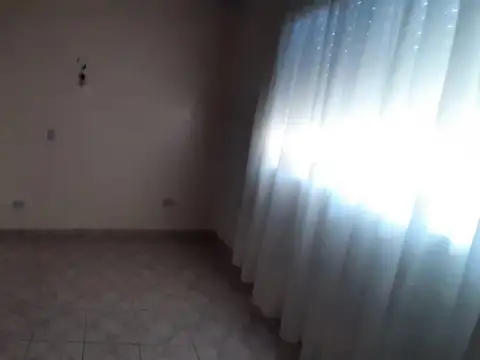 Casa en Alquiler con 1 cochera