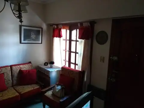 VENTA - AMPLIO CHALET CON DETALLES DE CATEGORIA, ALDO BONZI.