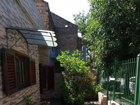Casa en Venta con 3 cocheras