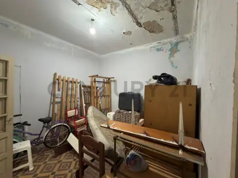 CASA A RECICLAR CON COCHERA