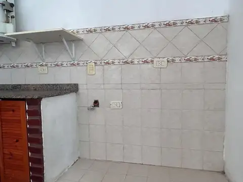 CASA ALQUILER CON PARQUE  Y PARRILLA