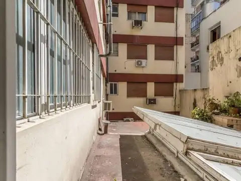 Semipiso Apto Profesional con Cochera Fija