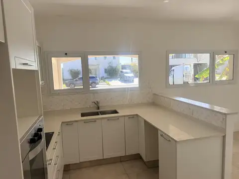 Casa en Alquiler de 4 dormitorios