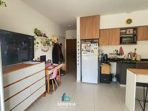 Rojas 300, Piso 1