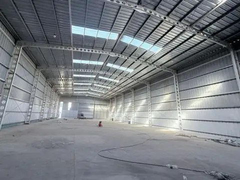 ALQUILO NAVE INDUSTRIAL EN POLO 52 DE 900 M2