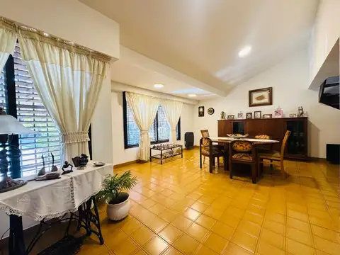 Casa en Venta en Castelar, USD 179.000
