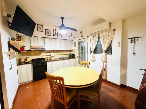 Casa 5 ambientes con 3 baños