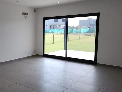 Casa en Alquiler de 4 dormitorios