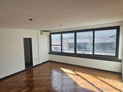 Oficina 5 ambientes con 2 baños