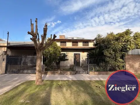 Casa 7 ambientes con 2 baños