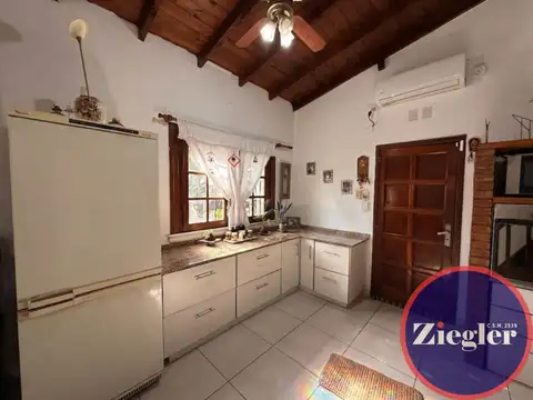 Casa 7 ambientes con 2 baños