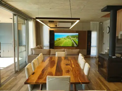 Casa 7 ambientes con 4 baños