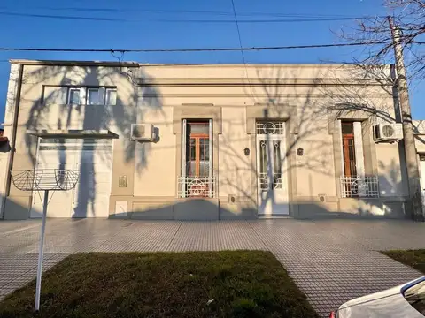 VENTA/CASA 3 DORM/PATIO/SERVICIOS/9 DE JULIO