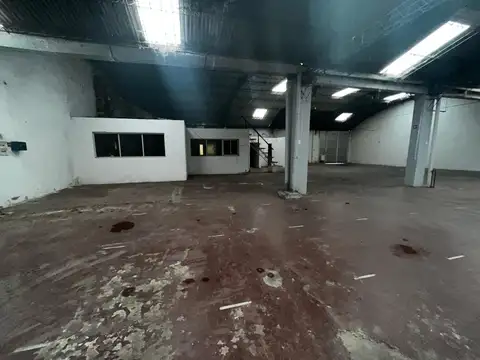 Gral lopez y Jujuy galpón en venta Maciel