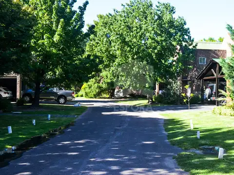 Casa en Venta con 4 cocheras