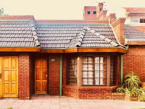 Casa 4 ambientes - Villa Sarmiento