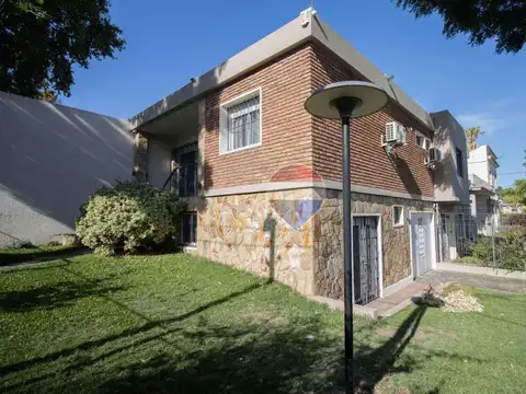 Venta casa Prado 3 dormitorios,  3 baños, cochera